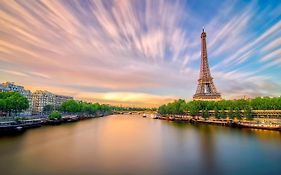 La RIVIERA maison avec rivière et jardin 35Mins de PARIS RER C à 600m pour Tour Eiffel ORLY airport 25km Restaurants et supermarchés proches